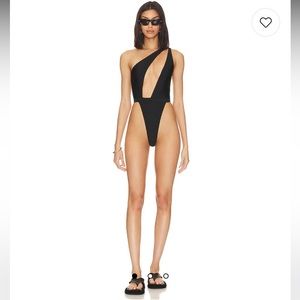 x REVOLVE Kasie One Piece in Black
Michael Costello

 Size Xs